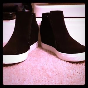 Womens Hidden heel shoes.